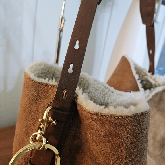 UGG hobo handbag - Picture 5 of 12